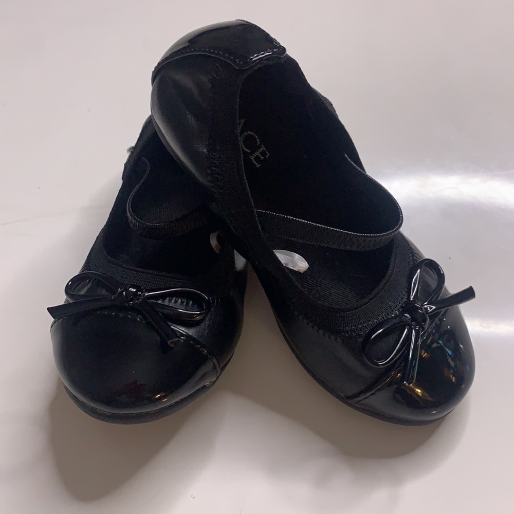 The children’s Place girls 7 patent leather Mary Jane black dress shoes